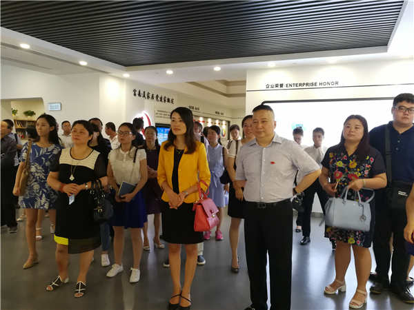 现场参观1.jpg